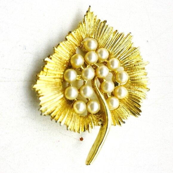 Unbranded Jewelry - Vintage Pearl Cluster Leaf Pin Gold Tone Nature Garden Trees Flowers Flora